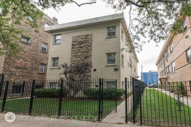 Building Photo - 1 bedroom in Chicago IL 60640