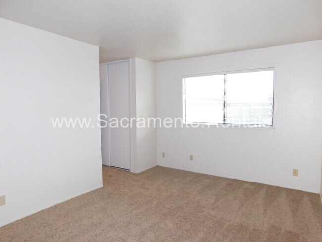 Building Photo - Spacious 2bd/2ba Foothill Farms Duplex with 2 Car Garage