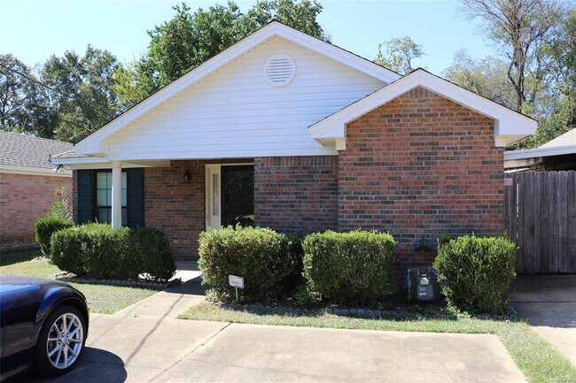 Primary Photo - 529 Forest Ridge Ct