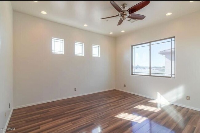 Building Photo - 1225 N 36th St