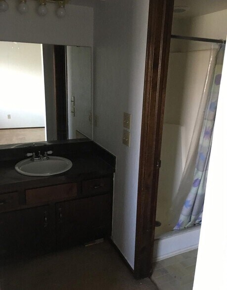 Building Photo - 908 Ranchoak Ct