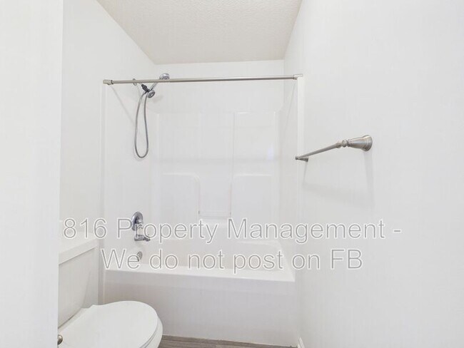 Building Photo - 8164 Drury Ave