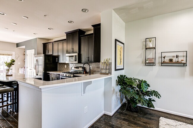 Building Photo - 13424 Waterford Hills Blvd