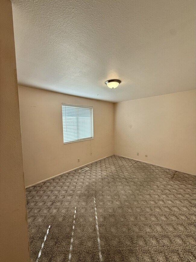 Building Photo - Charming 4-Bedroom Home in the Heart of Ce...