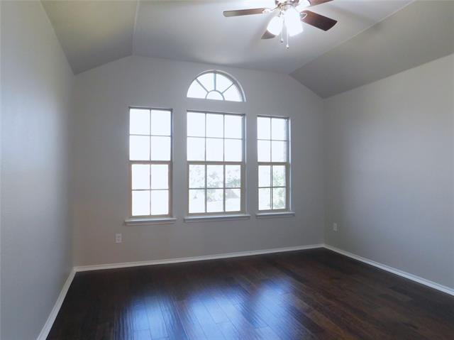 Building Photo - 14904 Riverside Dr