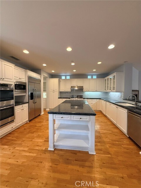 Building Photo - 3 New Dawn