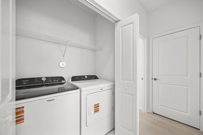 Building Photo - 4520 Longwood Lk Sq