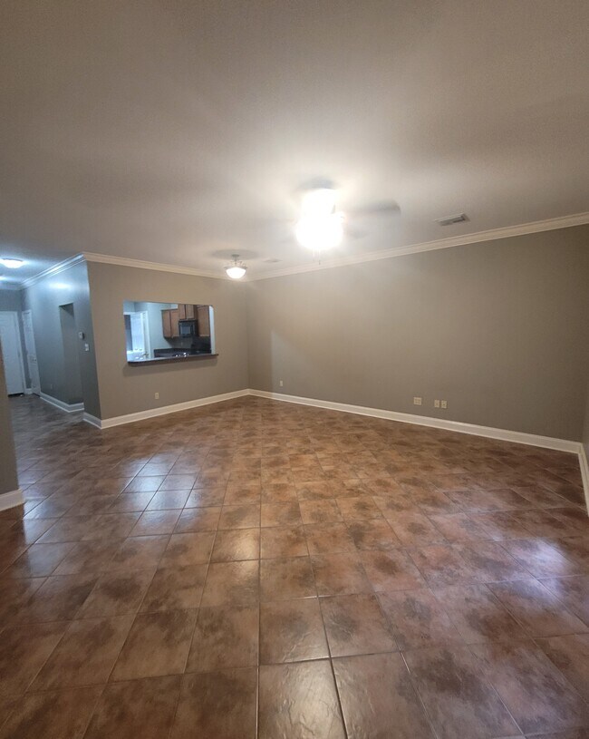 Building Photo - 8 Townhouse Cv