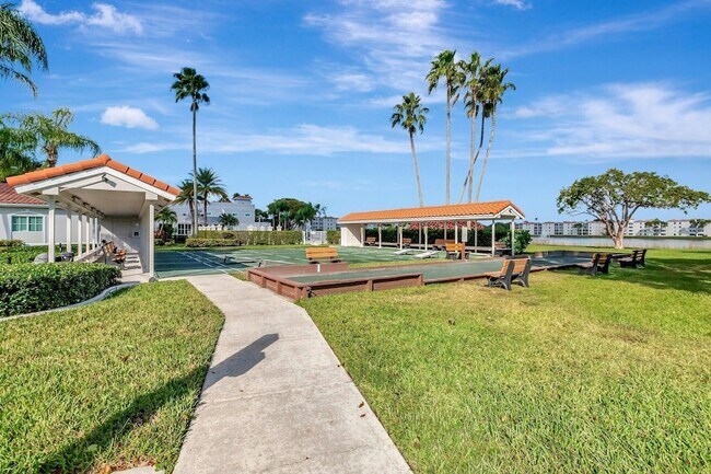 Building Photo - 6193 Pointe Regal Cir