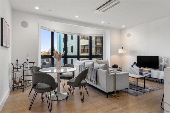 Building Photo - 75 W Broadway