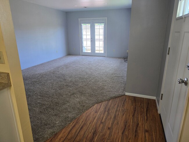 Building Photo - 3 bed 1 bath  Home for Rent in Grants Pass