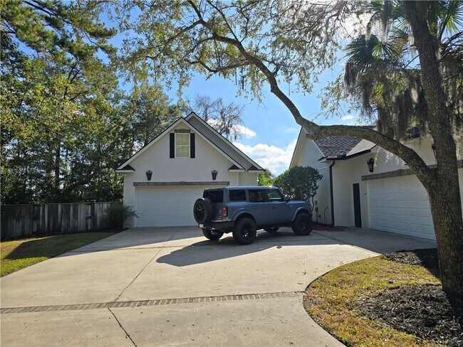 Building Photo - 205 Sutherland Dr