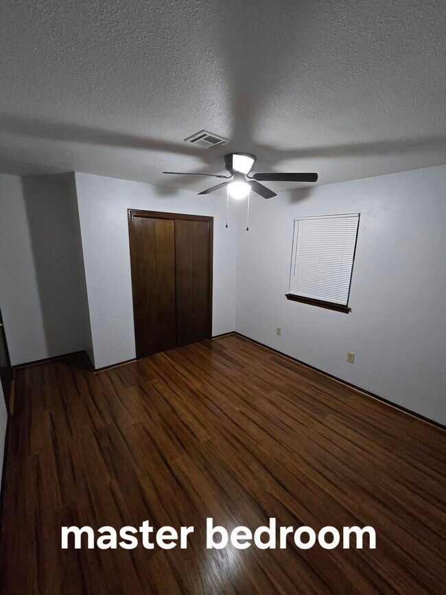 Building Photo - 513 N Roosevelt Ave