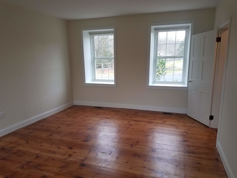 Formal living room/study/playroom - 2086 Kratz Station Rd