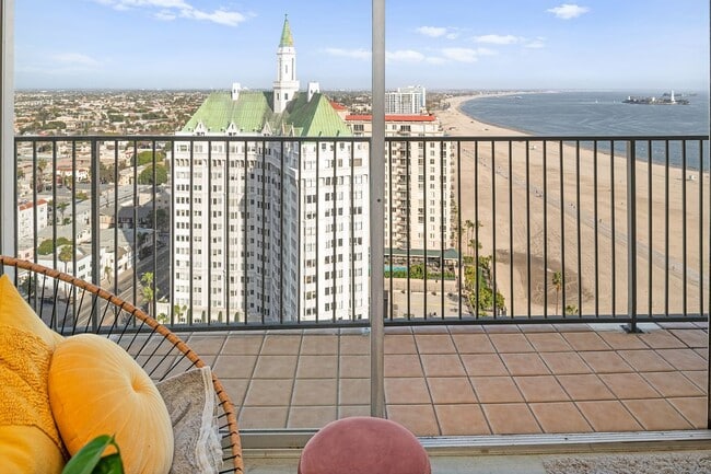 Building Photo - 700 E Ocean Blvd