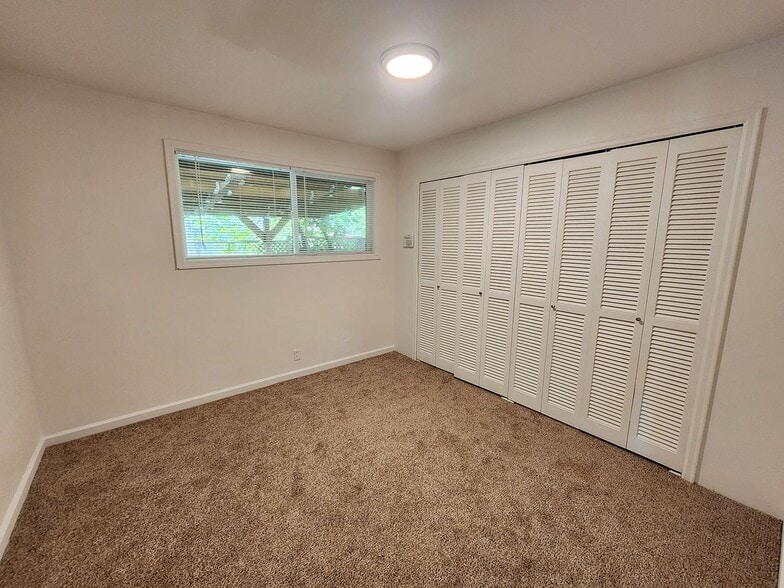 Building Photo - 6200 NE Shaver St