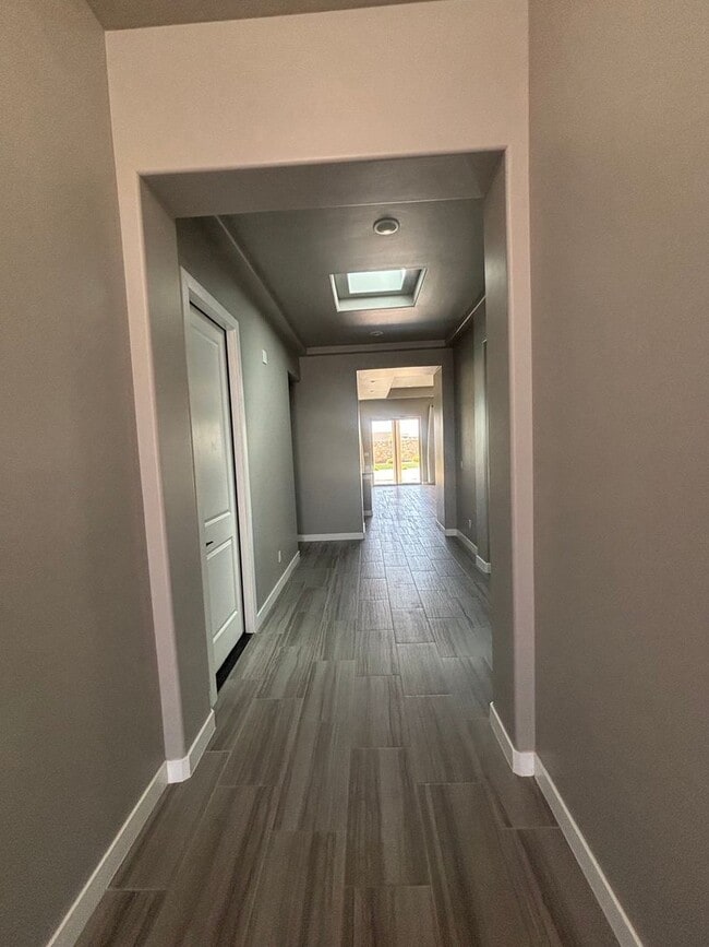 Building Photo - Beautiful Home in Sonoma Ranch !