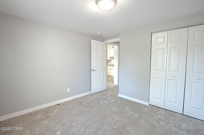 Building Photo - 425 E 19th St