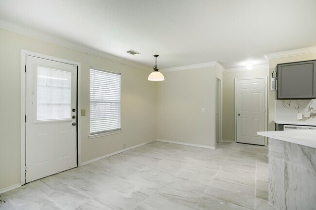 Building Photo - 10506 Sugar Trace Dr