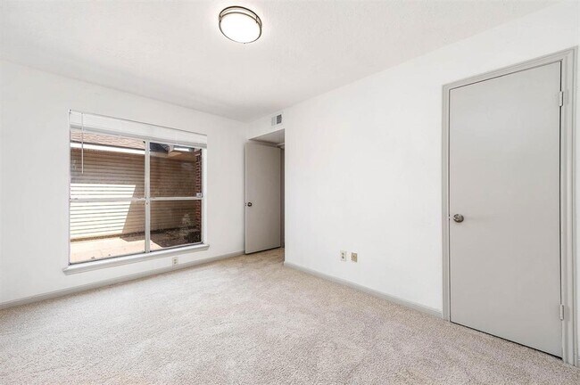 Building Photo - 11602 Inga Ln