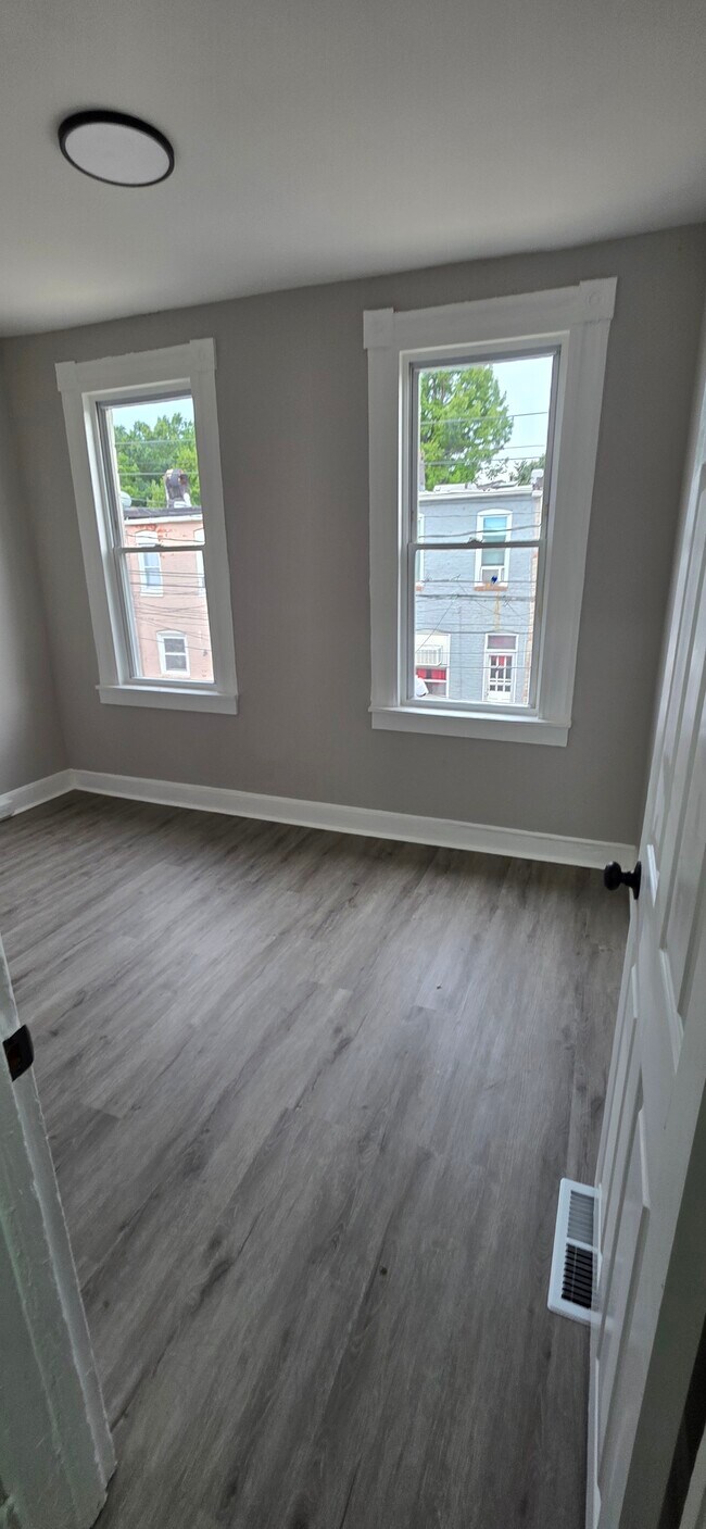Building Photo - 440 N Robinson St