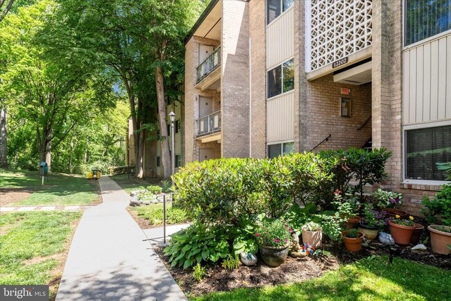 Building Photo - 12202 Braxfield Ct