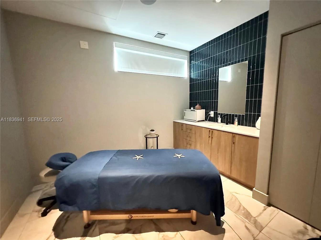 Building Photo - 90 SW 3rd St