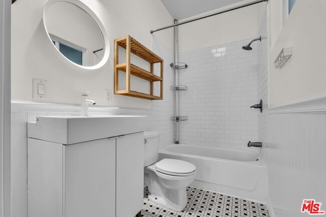 Building Photo - 2014 5th Ave