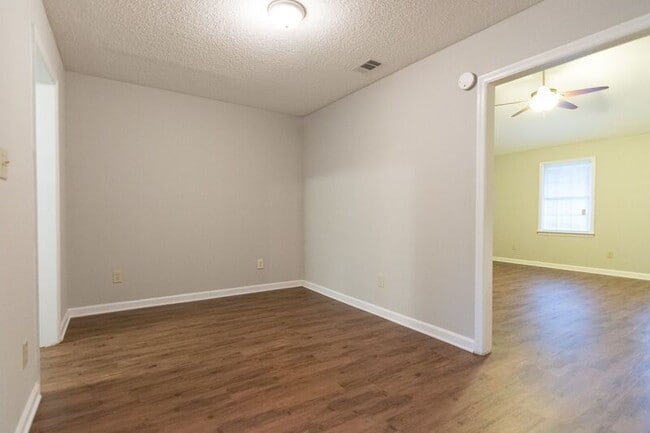 Building Photo - 150 Onyx Pl