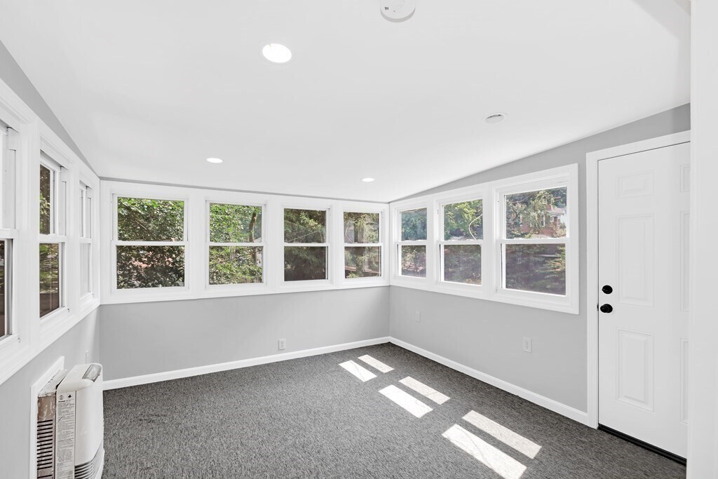Building Photo - 15 Knoll St