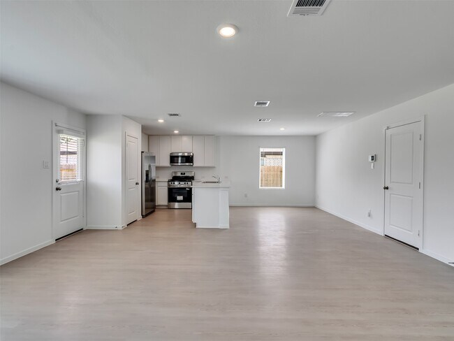 Building Photo - 921 Capracotta Dr