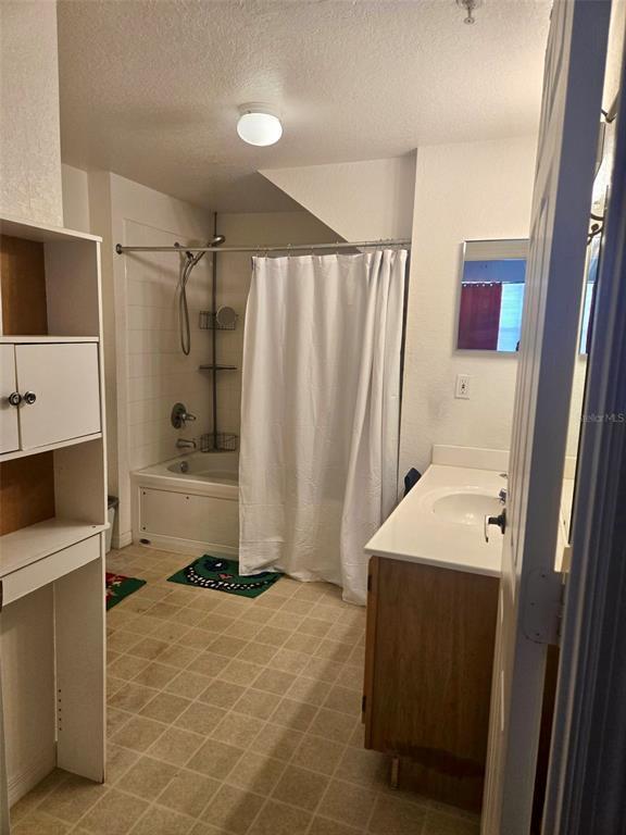 Building Photo - 4013 Venetian Bay Dr