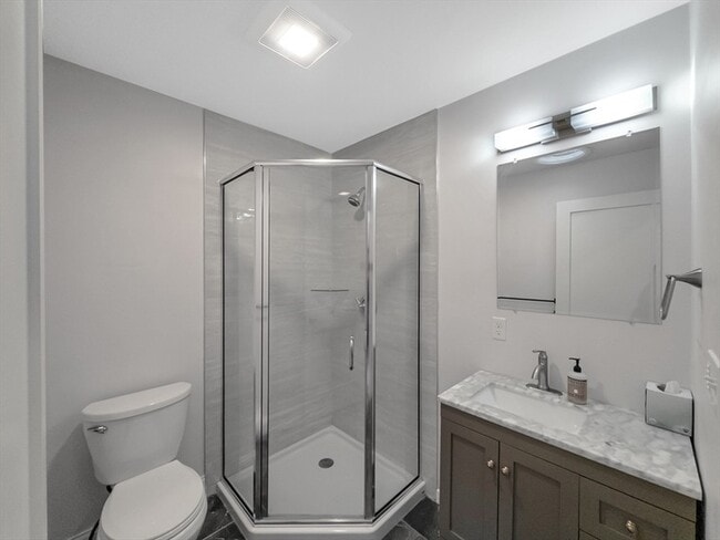 Building Photo - 19 Iona St