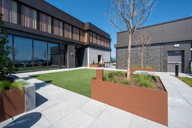 Building Photo - Welcome to your new home! Luxury 1BE1BA condo at the Pullman Gulch Union in the center of Nashvil...