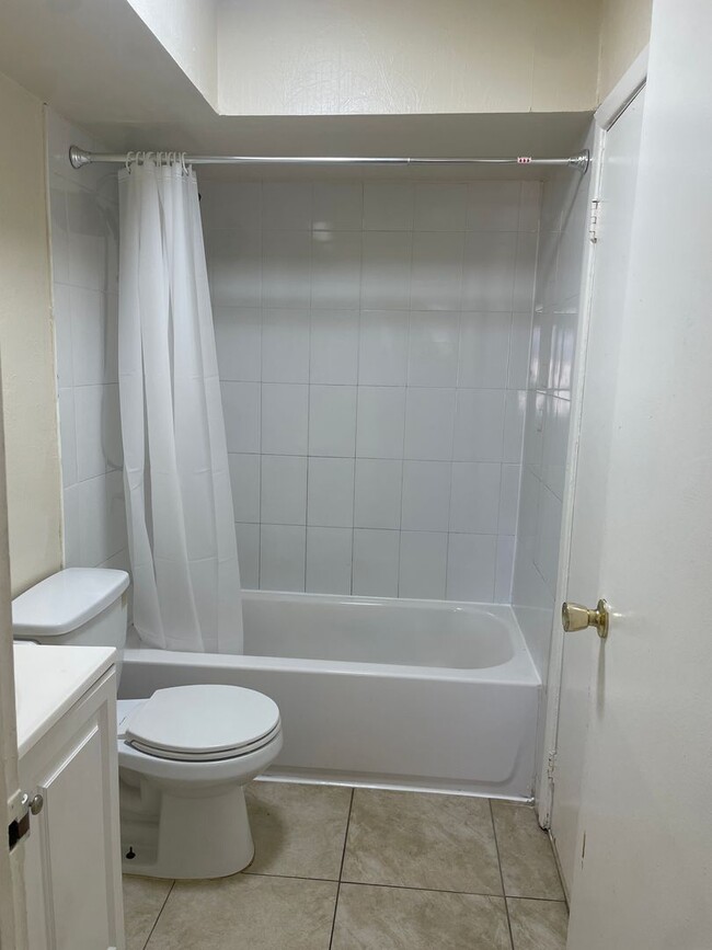 Building Photo - 167-14-167145 145th Ave