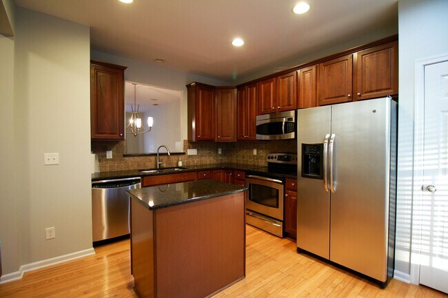 Building Photo - A Gem in South End - a few blocks from light Rail, Restaurants