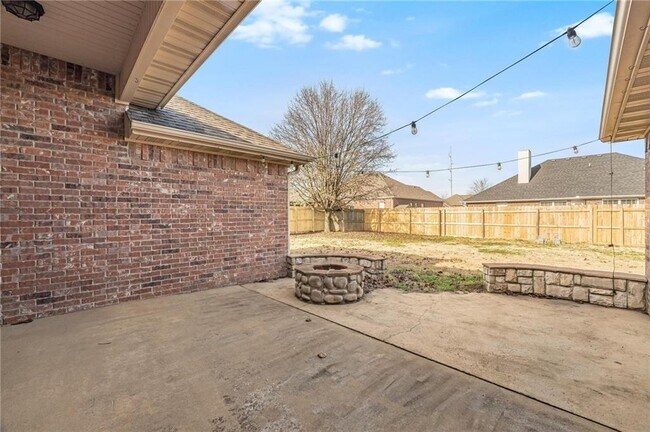 Building Photo - 102 Skinner St