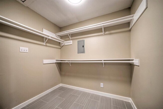 Building Photo - 104 Skyloop Dr
