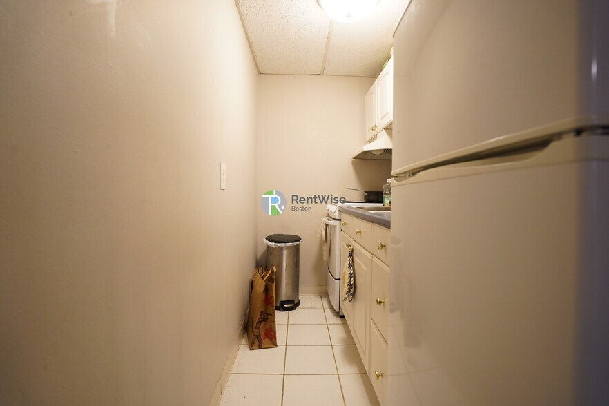 Building Photo - 1055 Beacon St