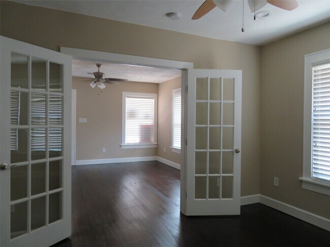 Building Photo - 12 Greenwood St