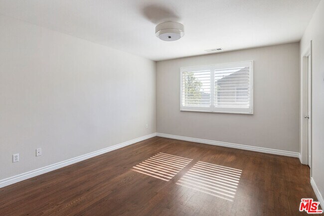 Building Photo - 6840 De Celis Pl