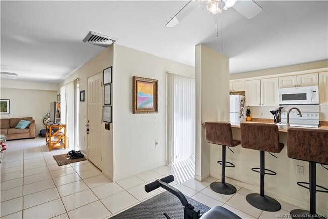 Building Photo - 2992 SW Sunset Trace Cir