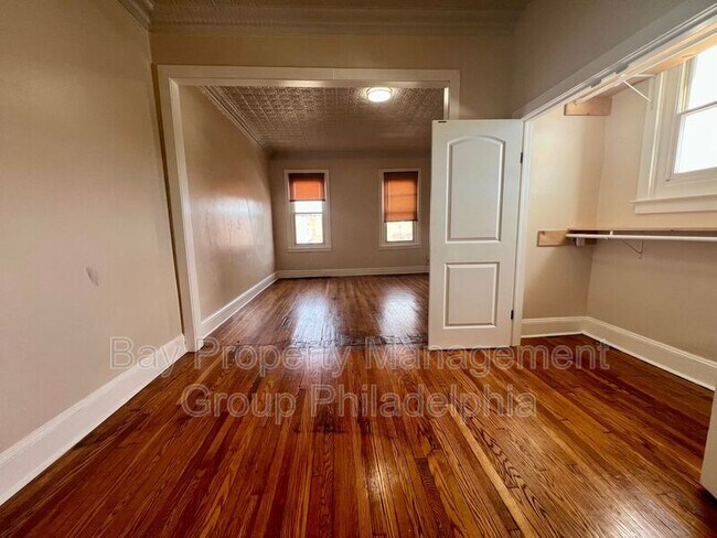 Building Photo - 254 E Main St