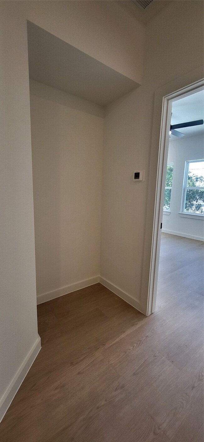 Building Photo - 1033 North Ln