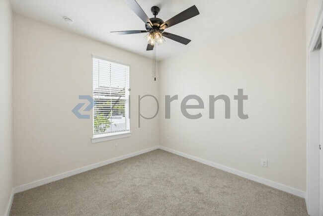 Building Photo - Unit