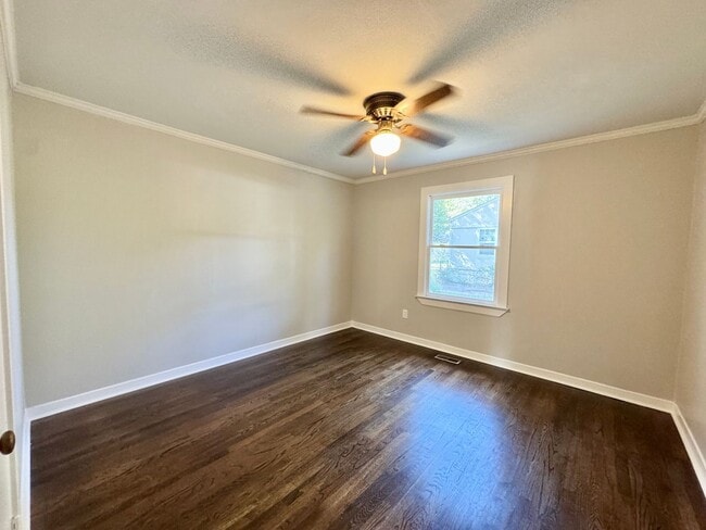 Building Photo - 1319 Laura Ave