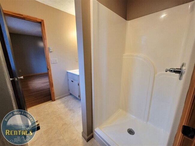 Building Photo - 387 Sugarloaf Rd