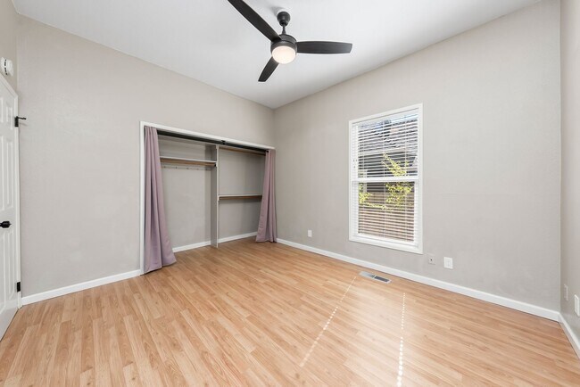 Building Photo - Charming 2-bedroom, 1-bathroom in Roseville