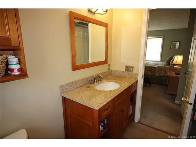 Building Photo - 4 Bed - 2.5 Bath: Single Family Home in Oa...