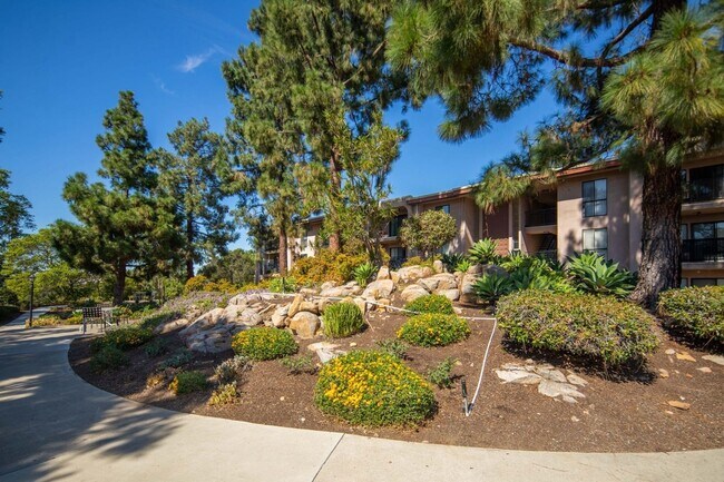 Building Photo - 7858 Cowles Mountain Ct